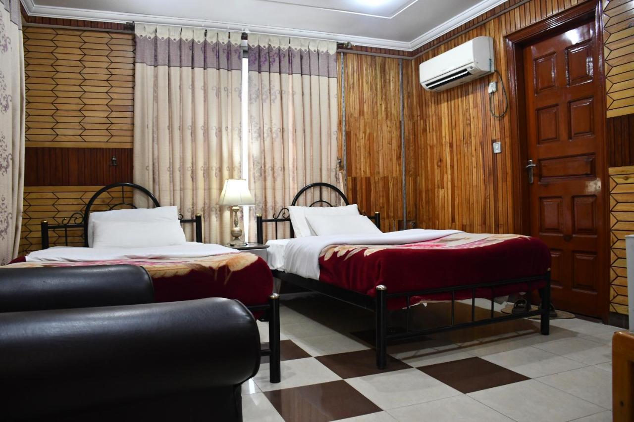 Mir Continental Hotel Музаффарабад Экстерьер фото