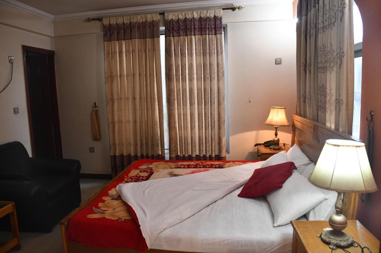 Mir Continental Hotel Музаффарабад Экстерьер фото