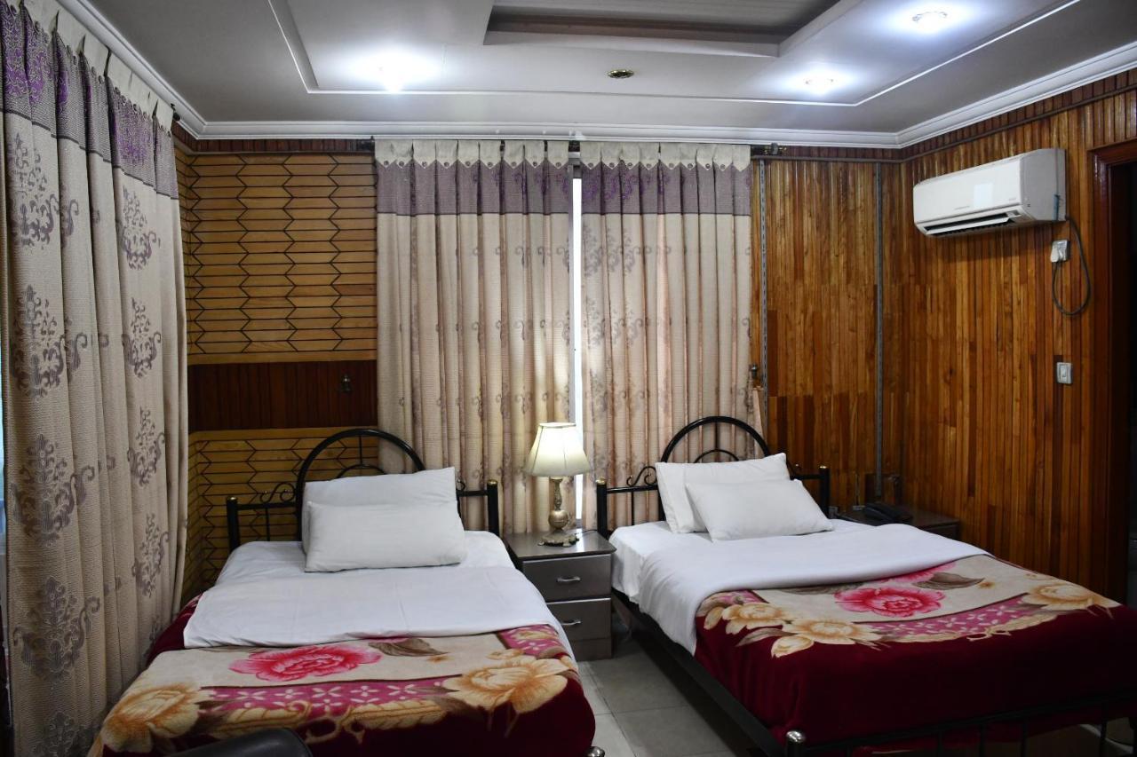 Mir Continental Hotel Музаффарабад Экстерьер фото