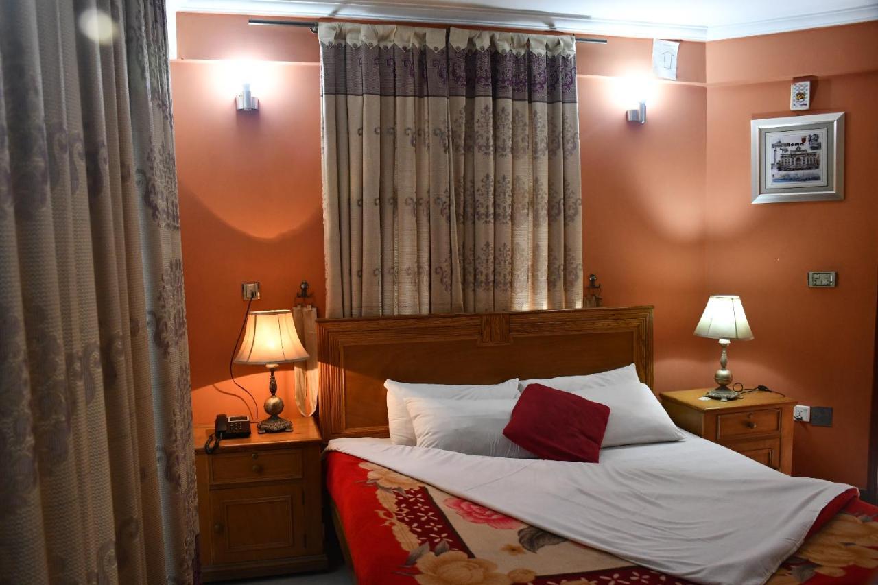 Mir Continental Hotel Музаффарабад Экстерьер фото